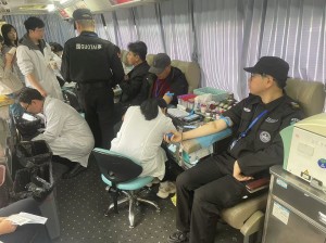 熱血傳愛(ài)，共筑生命橋梁——溫州國(guó)泰保安服務(wù)有限公司駐溫州附一醫(yī)安保隊(duì)伍開(kāi)展愛(ài)心獻(xiàn)血活動(dòng)